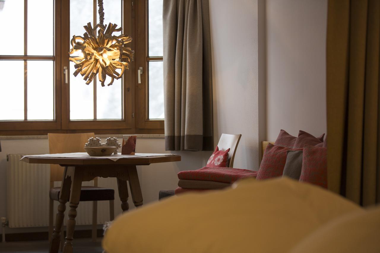 Am Dorfplatz Suites - Adults Only Sankt Anton am Arlberg Bagian luar foto