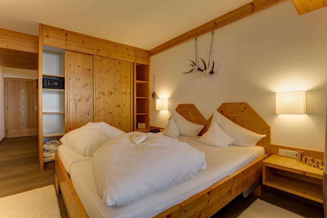 Am Dorfplatz Suites - Adults Only Sankt Anton am Arlberg Bagian luar foto