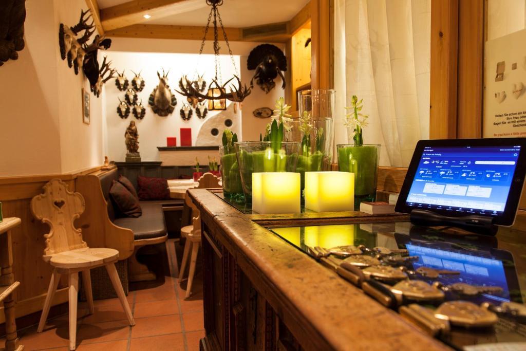 Am Dorfplatz Suites - Adults Only Sankt Anton am Arlberg Bagian luar foto
