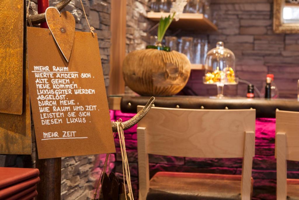 Am Dorfplatz Suites - Adults Only Sankt Anton am Arlberg Bagian luar foto